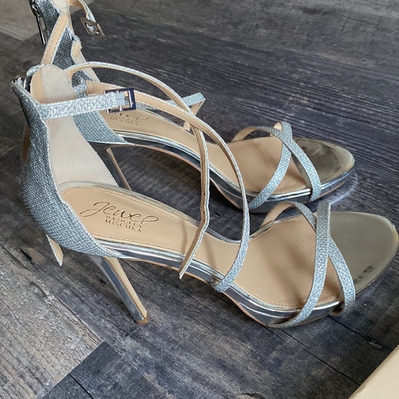 Silver Jewel Badgley Mischka heels - Picture 4 of 7